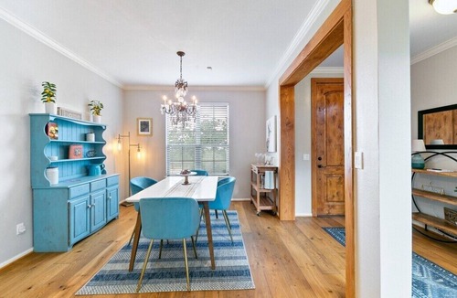 Shady Acres House | Cottage In The Heights!