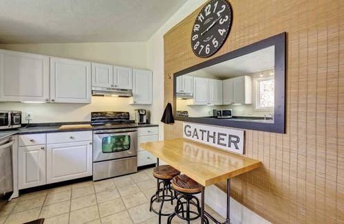 Lakeville House | Cottage in the woods