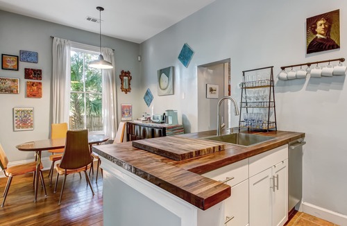 Thomas Square Cottage | Cottage in Thomas Square, Heated Pool Access