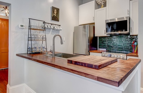 Thomas Square Cottage | Cottage in Thomas Square, Heated Pool Access