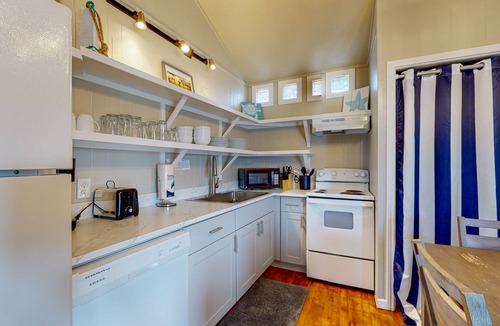 Shibui Sands House | Cottage in Town, Pet Friendly