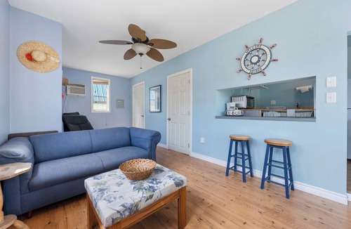 Turkey Point Cottage | Cottage in Turkey Point - beachfront (FREE PONTOON/SEADOO RENTAL INCLUDED)