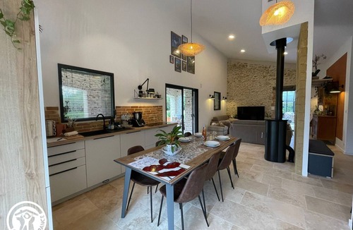 Les Pineaux Cottage | Cottage in Vendée with Spa and Terrace