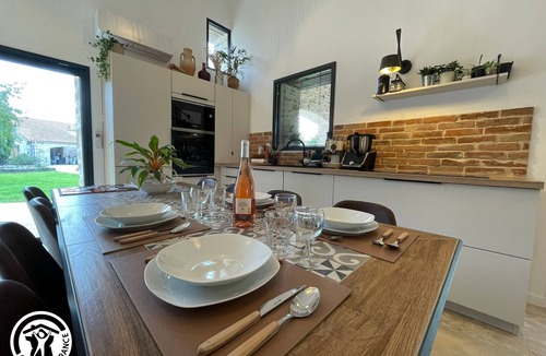 Les Pineaux Cottage | Cottage in Vendée with Spa and Terrace