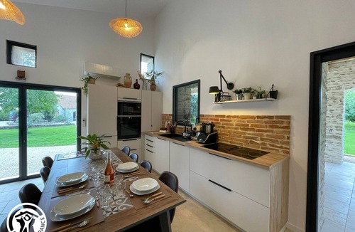 Les Pineaux Cottage | Cottage in Vendée with Spa and Terrace