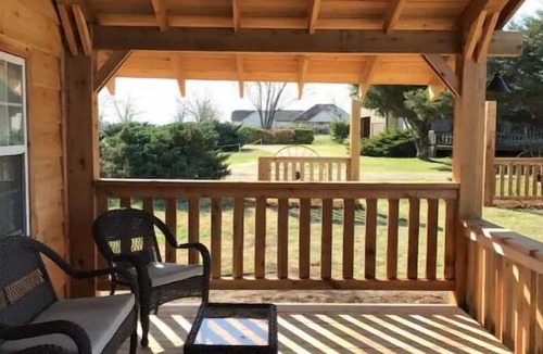 Edmond Cottage | Cottage is tucked away among trees and a small vineyard.