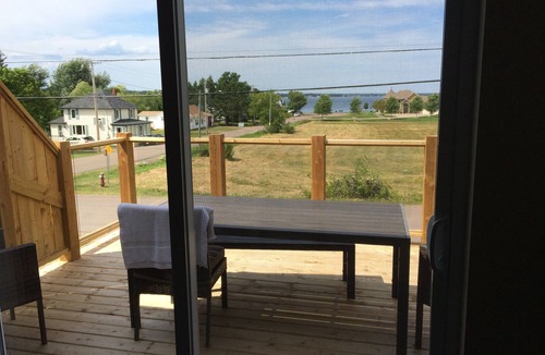 Shediac Cottage | Cottage Jasmine on the Shediac Bay With hot tub