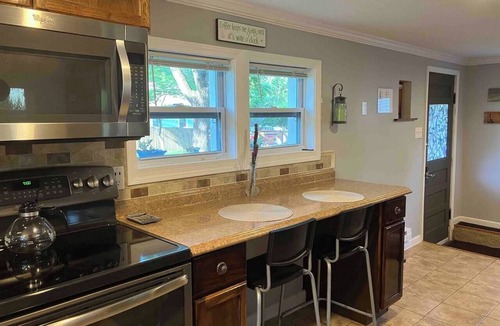 Raytown Ski Chalet | Cottage KC