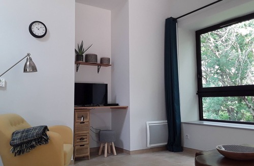 Saint-Denis House | Cottage "La Salamandre" 4 people in Saint-Denis.
