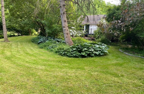 Macedon Cottage | Cottage, large private backyard, 4 cars, sleeps 8