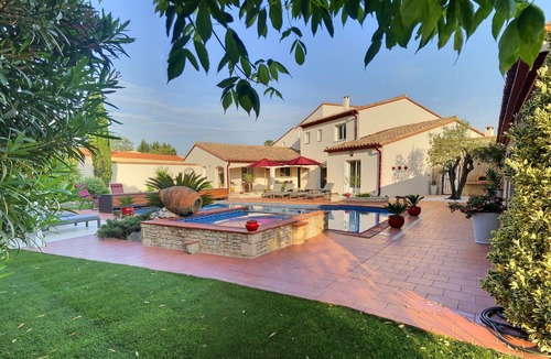 Theza House | cottage le bougainvillier