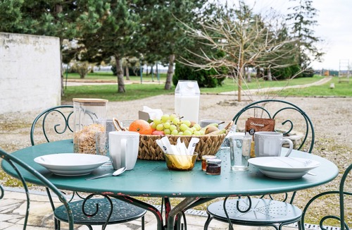 Chenou House | Cottage 'Le Cerisier' with shared garden and Wifi