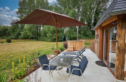 Cresseveuille Apartment | Cottage 'Le Chouette Insolite' with Private Garden & Nordic Bath