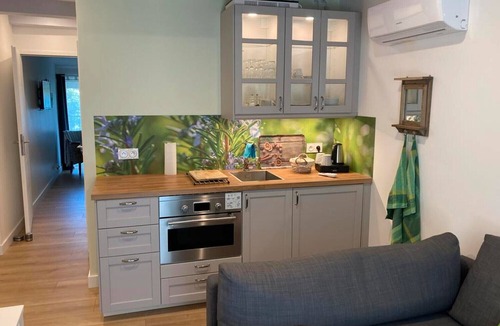 Puget House | Cottage 'Le Romarin' with Shared Pool, Wi-Fi and Air Conditioning