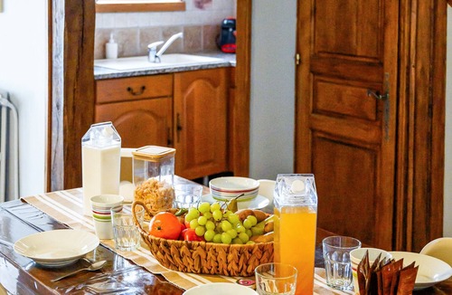 Chenou House | Cottage 'Le Rosier' with Shared Garden and Wifi