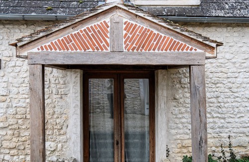 Chenou House | Cottage 'Le Rosier' with Shared Garden and Wifi