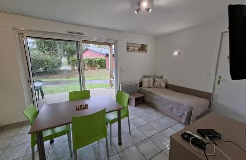 Chaveignes Apartment | Cottage Le Vau 2, draps fournis, piscine