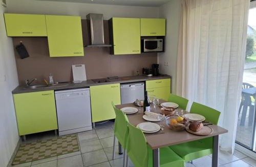 Chaveignes Apartment | Cottage Le Vau 2, draps fournis, piscine