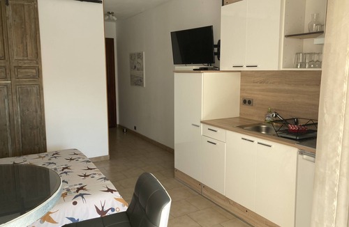 Villetelle House | Cottage Les Bougainvillées de Camargue 2 people, heated pool