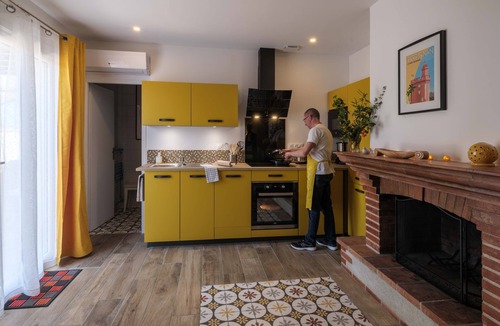 Theza Apartment | cottage les cypres garden view
