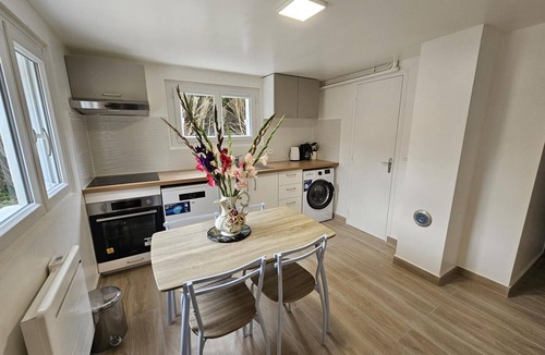 Charge Cottage | Cottage Les Tilleuls: Charm of Touraine, Garden, Terrace