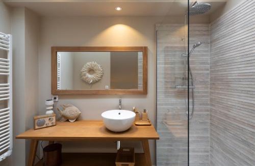 Centre House | Cottage Livingstone by Cocoonr