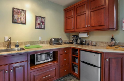 Tanner Cottage | Cottage Located Directly On The River