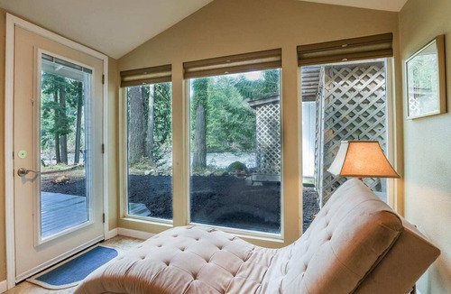 Tanner Cottage | Cottage Located Directly On The River