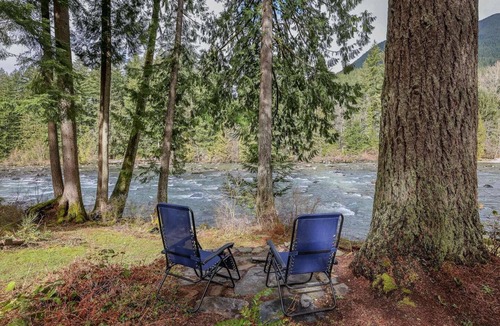 Tanner Cottage | Cottage Located Directly On The River