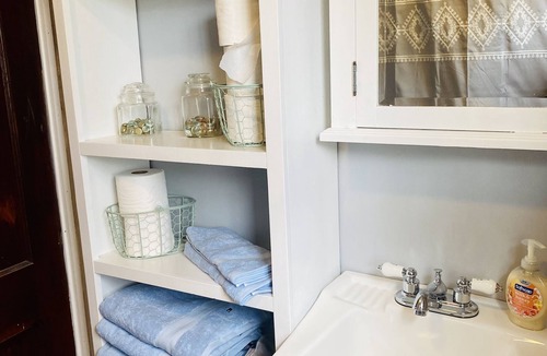 Southern Coast Cottage | Cottage - Minutes from the Beach