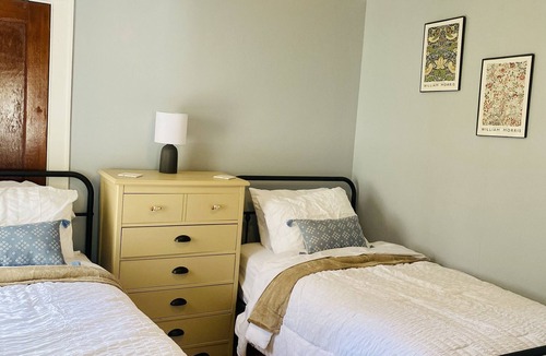 Southern Coast Cottage | Cottage - Minutes from the Beach