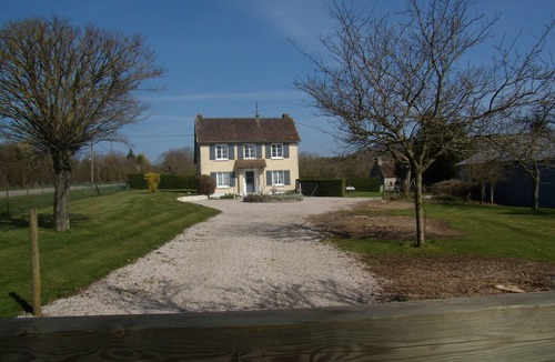 Montreuil-la-Cambe House | "cottage motte" large friendly cottage in the countryside with large spaces
