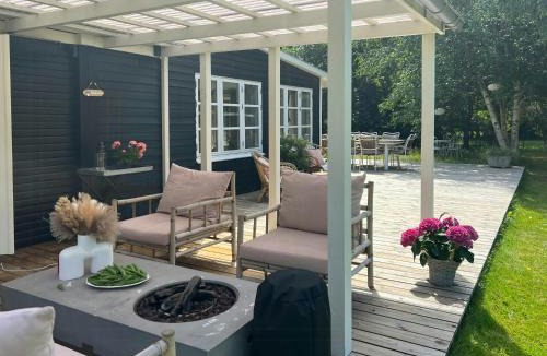 Hoensinge House | Cottage Near Beach Perfect For Families