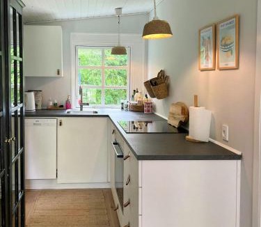 Hoensinge House | Cottage Near Beach Perfect For Families