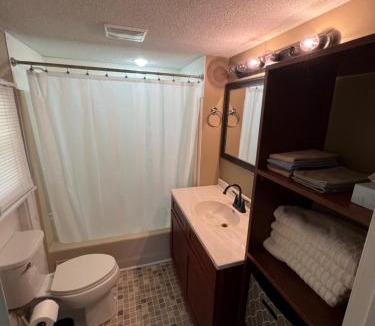 Huron House | Cottage Near Cedar Point & Beach