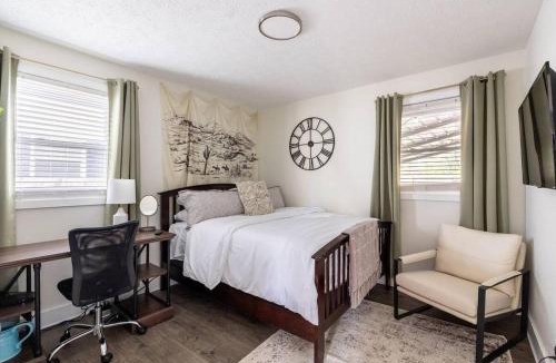 North Nashville Apartment | Cottage Near Downtown, King bed, Private Yard, Free Parking