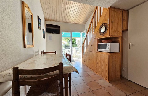 Beauvoir-sur-Mer House | Cottage Near Beach with Pool, Terrace & Pets Allowed