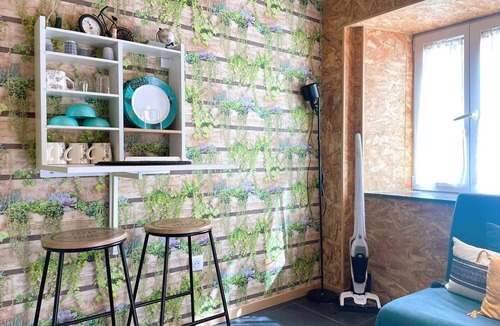 Toury Apartment | Cottage near Paris with private courtyard