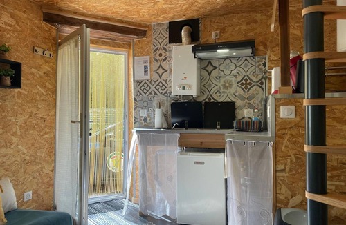 Toury Apartment | Cottage near Paris with private courtyard