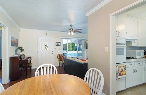Morena House | Cottage near Sea World, Old Town, & Beaches