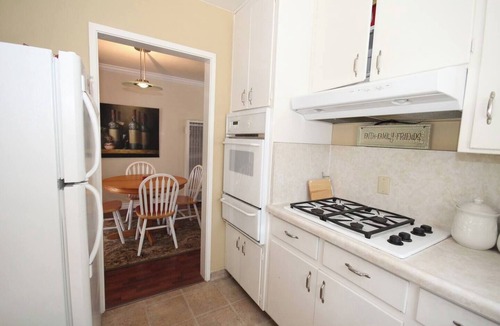 Morena House | Cottage near Sea World, Old Town, & Beaches