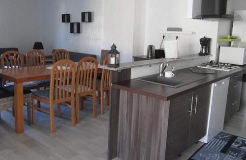 Saint-Loup-Lamaire Apartment | Cottage of 11 pers in Green Station