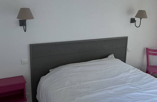 Loguivy House | Cottage of the Issue