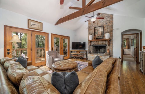 Bixby Cottage | Cottage on 160 Acres | Stocked Lakes | Firepit | 30 Minutes to Tulsa