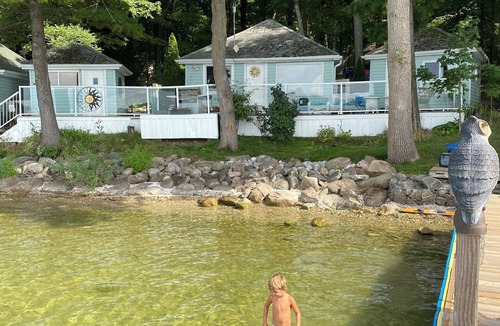 Orillia Cottage | Cottage on an Island on Lake Simcoe. Sleep 10-12