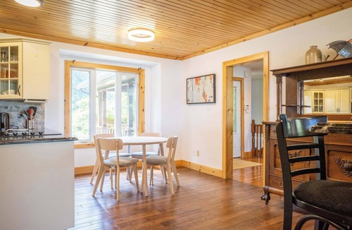 North Kawartha House | Cottage on Chandos Lake w Pool & Hot Tub!