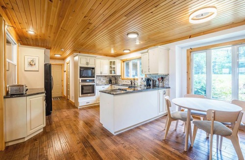 North Kawartha House | Cottage on Chandos Lake w Pool & Hot Tub!