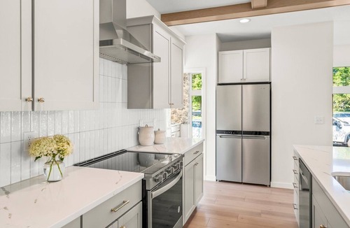 Cedar Falls Cottage | Cottage on Clay - Downtown CF New Construction!