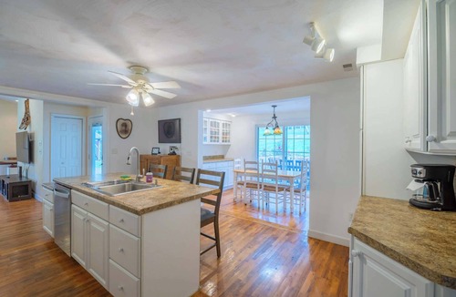 Damascus House | Cottage on Creeper Trail with Wide Open Acreage