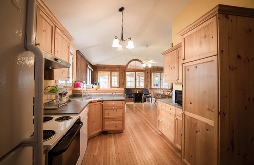 Crystal Beach House | Cottage on Crystal Beach | 3BR & BBQ!